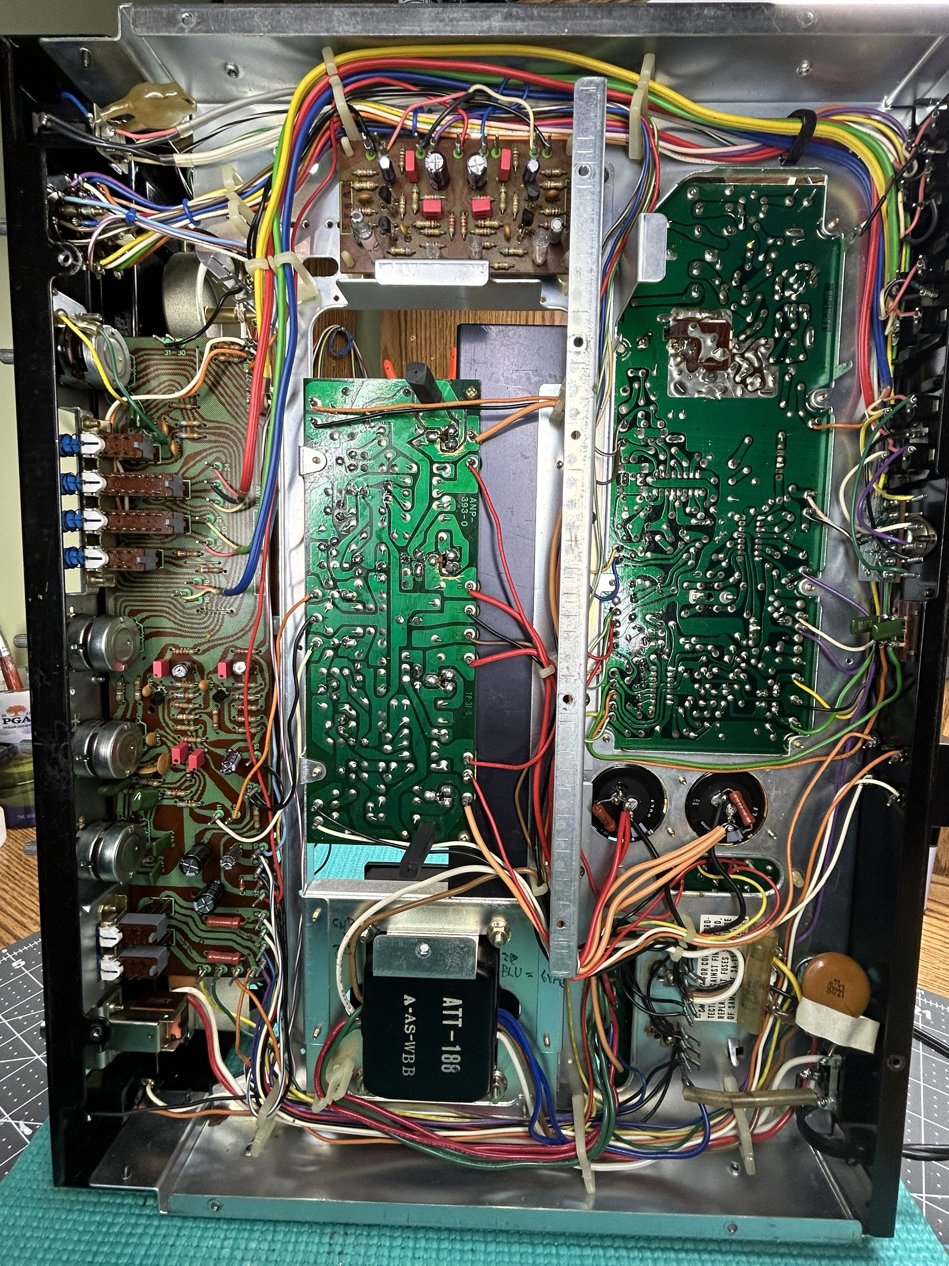 Bottom view of the Pioneer SX-535 chassis